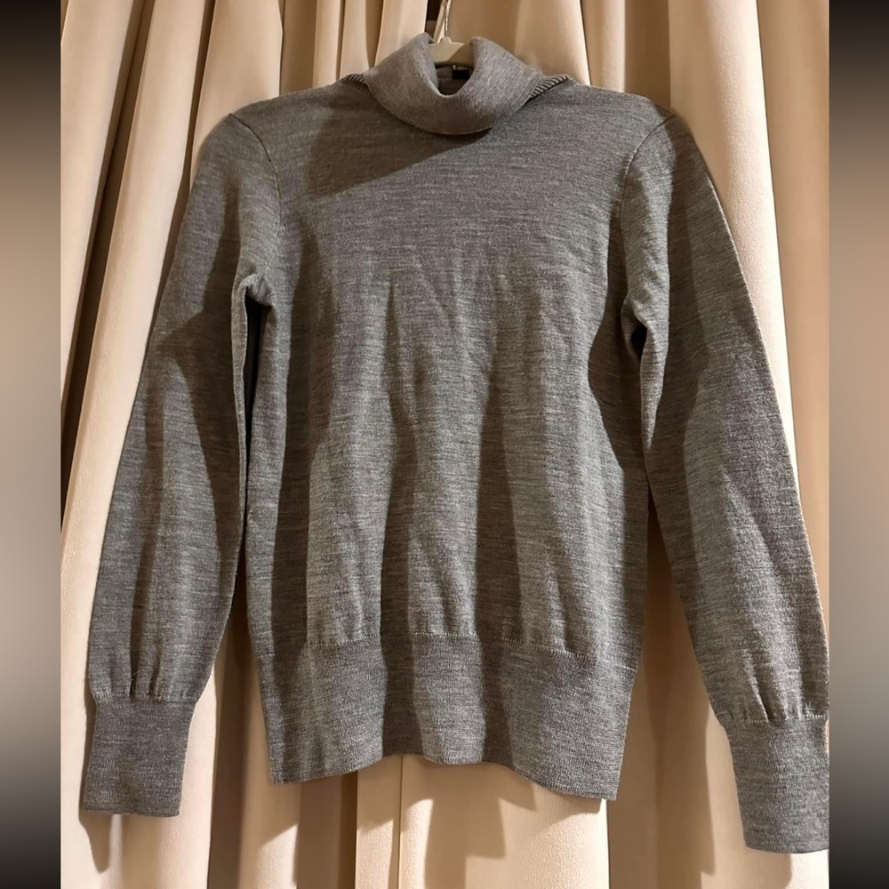 J Crew 100% Merino Wool Sweater, Turtleneck, size Small, Gray